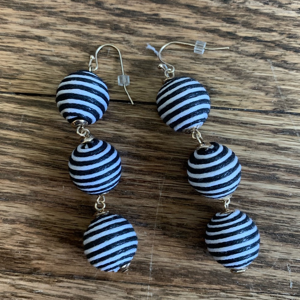 Black & White Hanging Earrings
